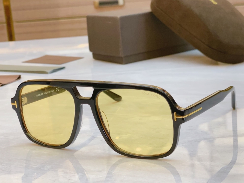 TOM FORD